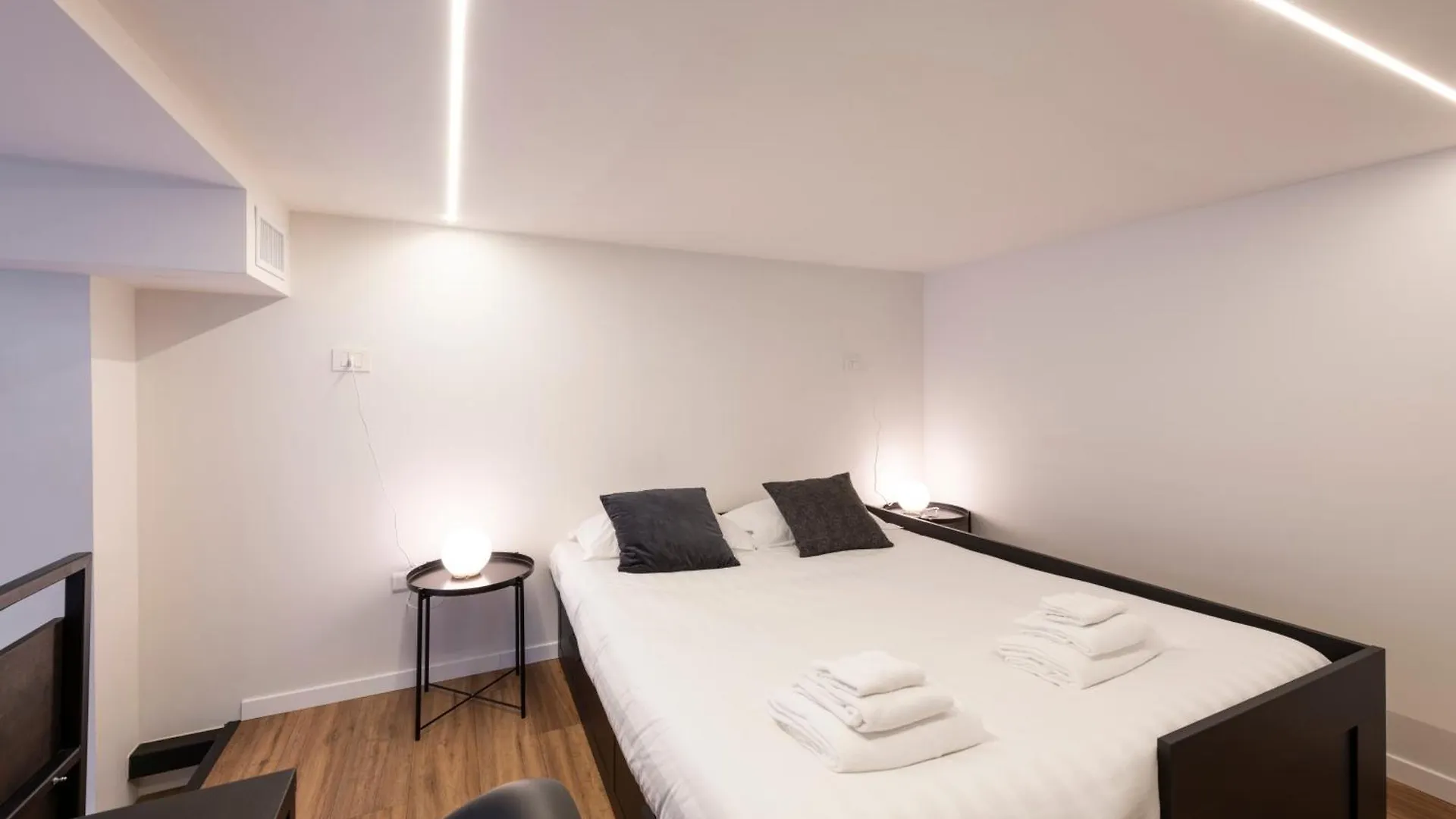 New Luxury Loft - Prada-Bocconi Apartment Milan